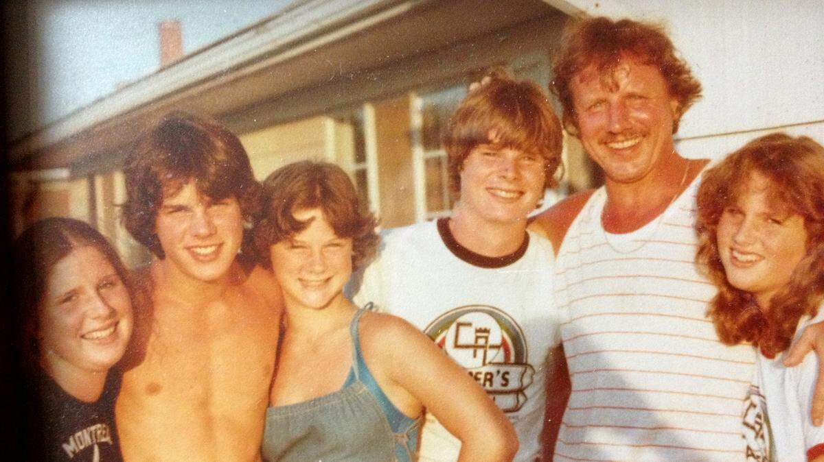 The Kempers, from left, Carolyn, George, Bitsy, Chris, Benny and Geri, pose for a picture.