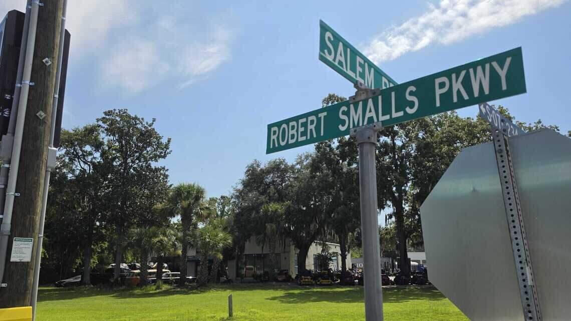 Body discovered behind a Beaufort business, police say. Investigation underway