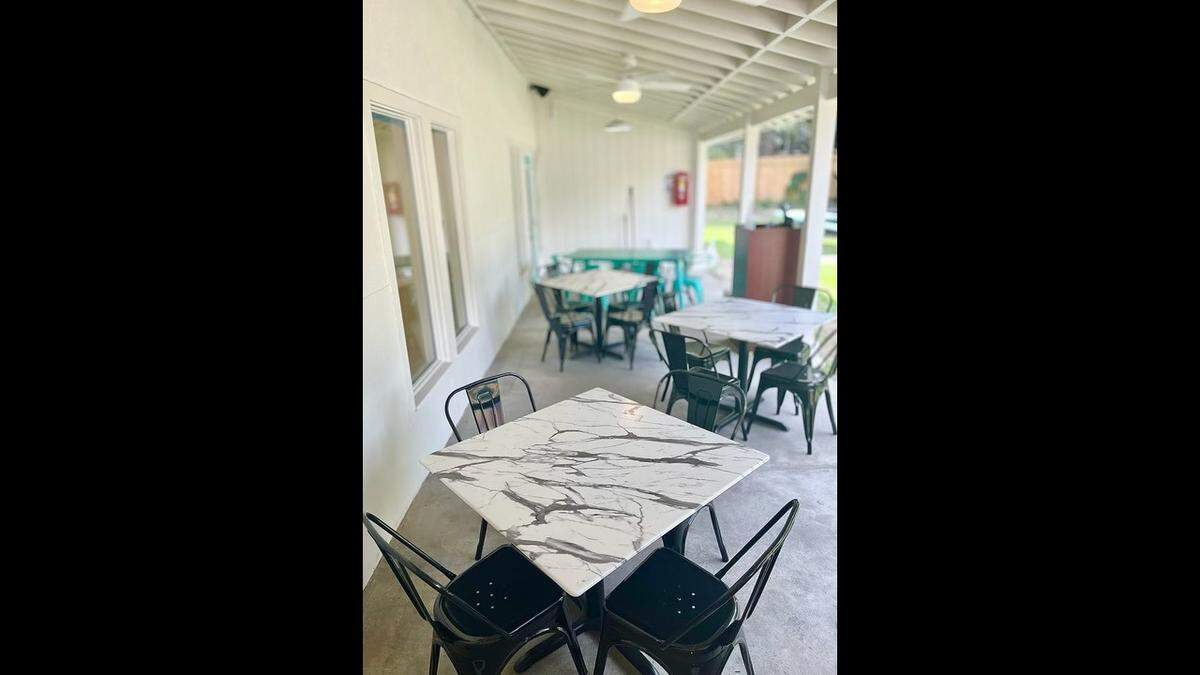 Outdoor and indoor dining is offered at GG’s Restaurant and Bar, a new restaurant at on Paris Avenue in Port Royal.
