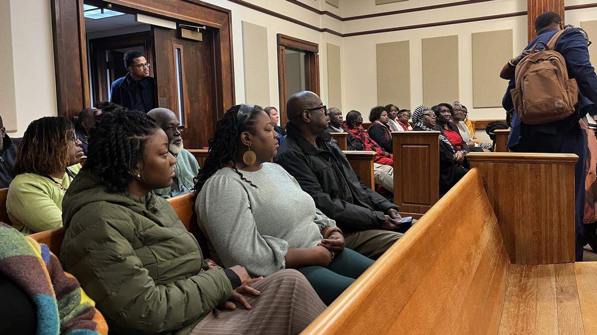 St. Helena Island residents fill a Beaufort County courtroom Tuesday to hear a case about access to a Gullah-Geechee cemetery off of Seaside Road.