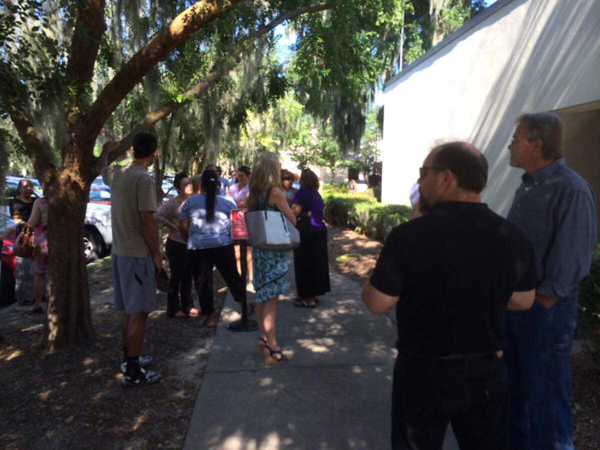 People interested in a preliminary hearing for Joel Iacopelli gather outside Beaufort County Magistrate Court the morning of Aug. 14, 2015.