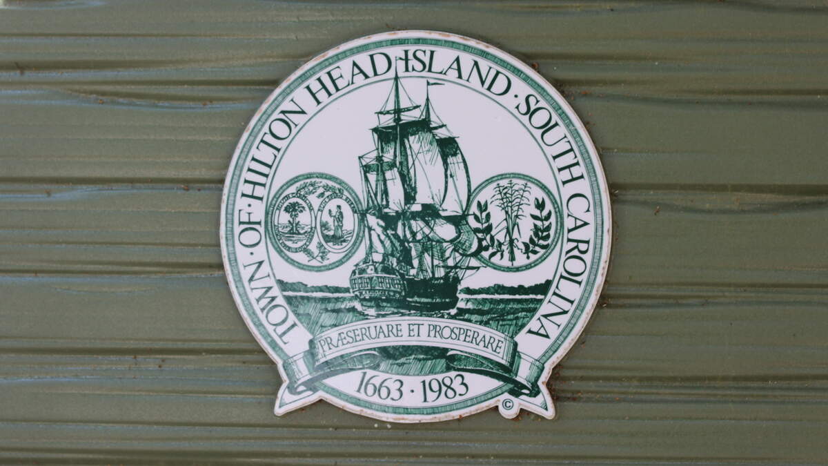 Emblem for the Town of Hilton Head outside town offices, photographed on May 6, 2024.