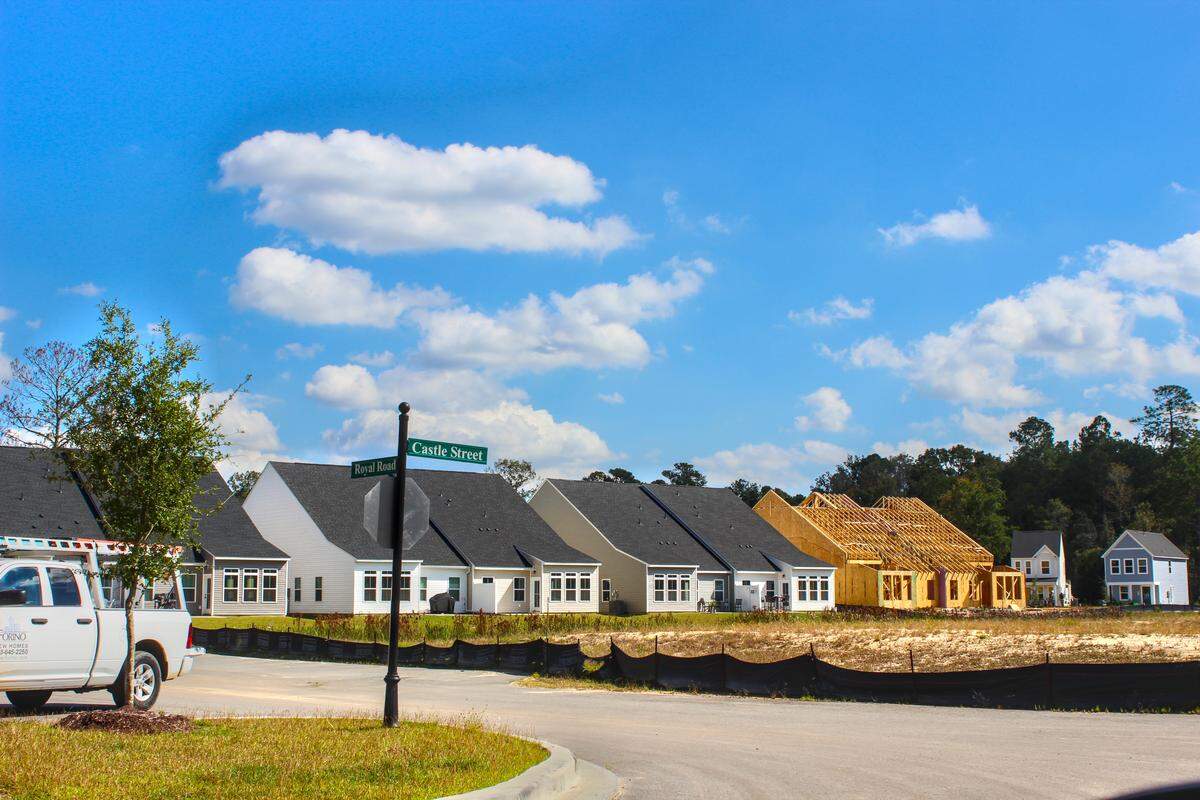 These homes in the Royal Oaks Villas, photographed on Oct. 16, 2025, show the typical style of new residenital development that Hardeeville is seeing: “cookie cutter” houses packed closely together.