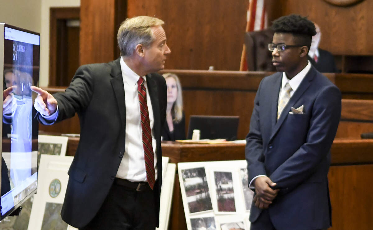 Fourteenth Circuit Solicitor Duffie Stone, left, questions John Ira Duncan III after he took the stand at his trial in which he is charged with the murder of Dominique Williams. Stone pressed Duncan as they watched surveillance video of the shooting after Duncan told the court that he feared Williams was armed when they approached each other on Hilton Head in July 2015.