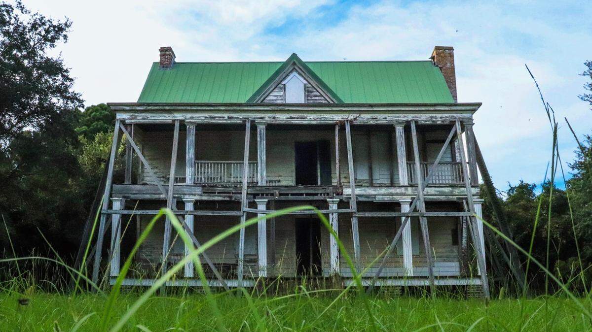 Tibwin Plantation house stands in mute testimony to an age long gone in the Lowcountry. Built in 1805, it has weathered storms, wars, and the changing tides of commerce and civilization. Today, it is on land purchased by the U.S. Forest Service and is part of the Francis Marion National Forest.