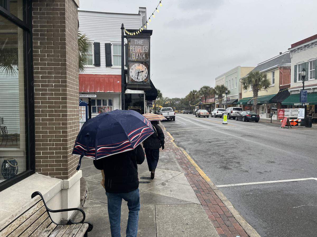 Snow started to fall slowly in downtown Beaufort around 2 p.m. Saturday.