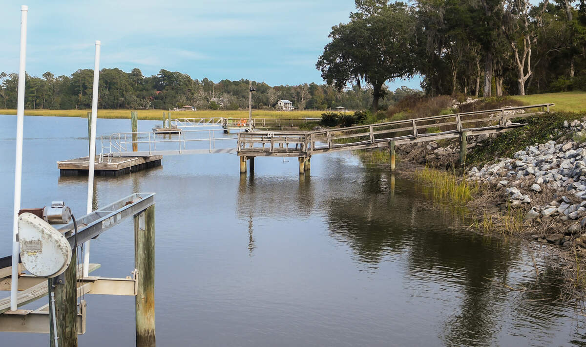 A potential buyer of a lot on Patterson Road concerned neighbors who suspected jurisdiction shopping to build a more than 300-foot long dock over the tidal marsh to reach the deep water of the creek. On Nov. 15, 2022, Beaufort City Council denied the request of annexation.