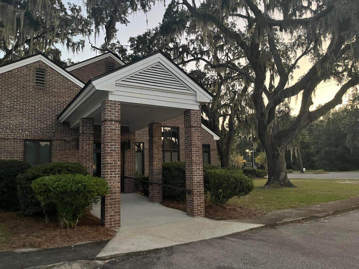 Alice Howard, who represents District 4 on the Council Council, said Thursday that a new library is being considered for this building at 1408 Paris Ave. in Port Royal. The plan still needs the OK from the County Council.
