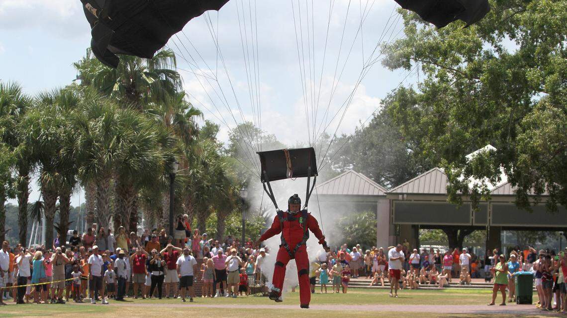 Time flies at Beaufort Water Festival's closing air show 