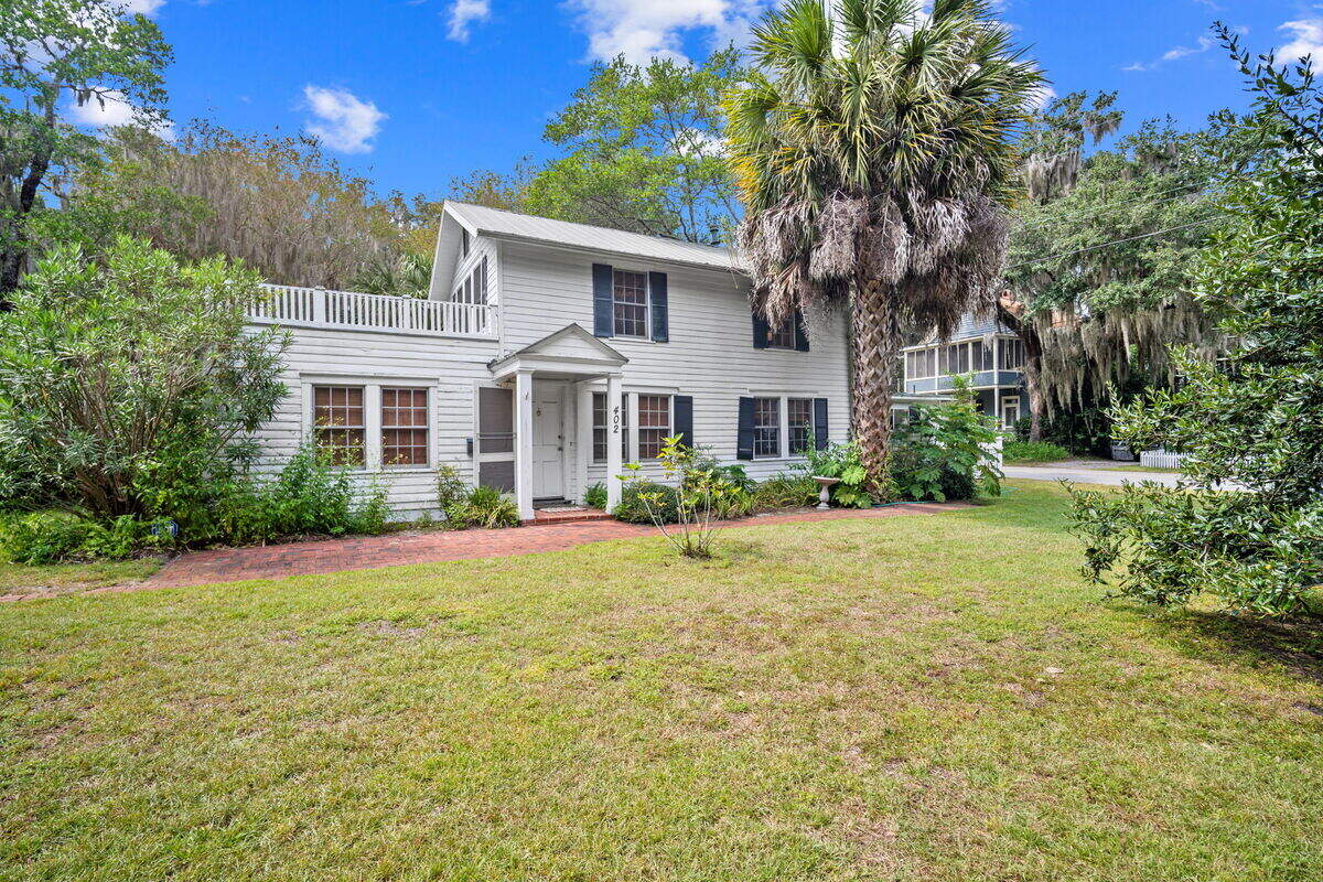A 1,394-square-foot guest house for 400 Wilmington Street adds additional living space and includes two bedrooms, two full baths and exposed wooden beams.