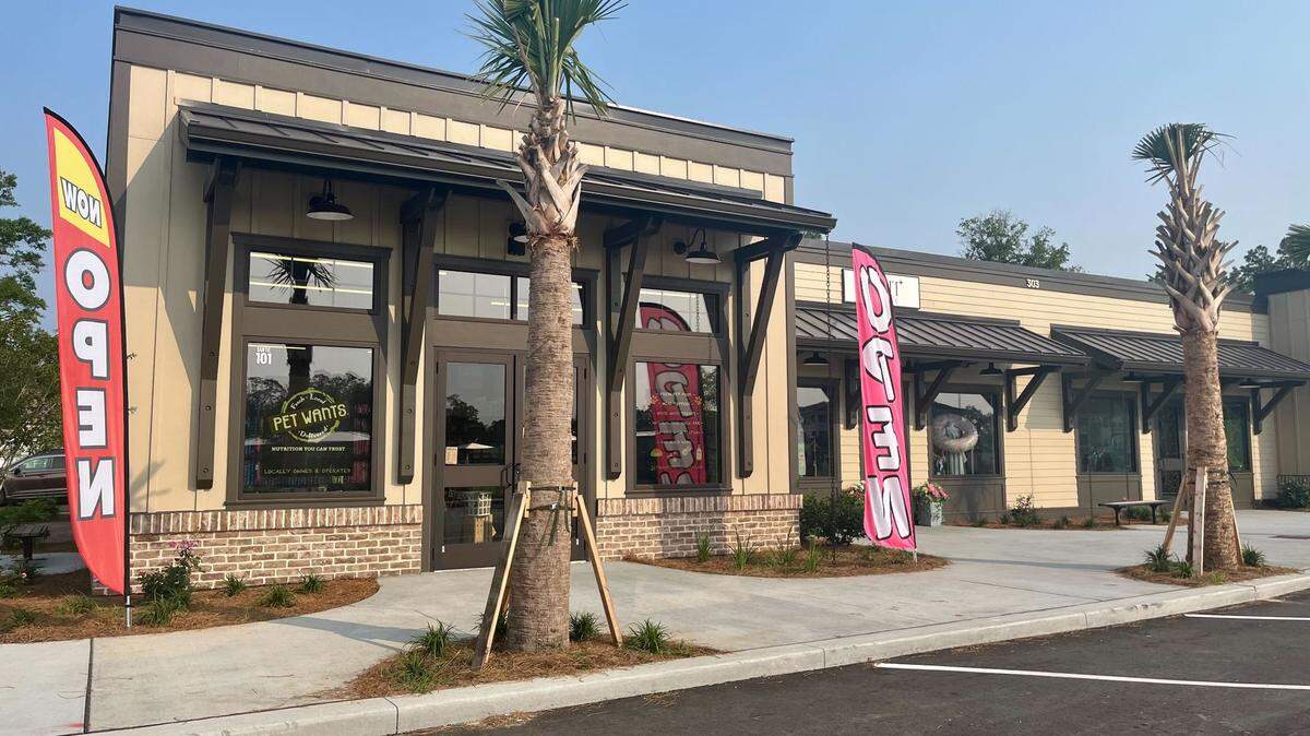 Storefronts of the newest businesses in New Riverside Village, STMT Boutique and Pet Wants are now open for business