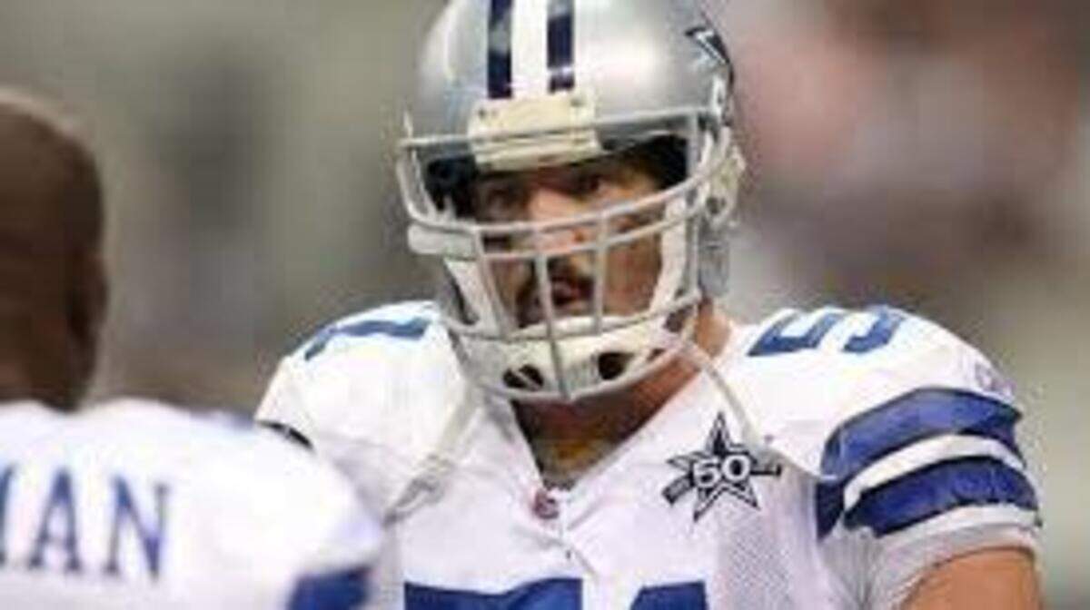 Former All-Pro linebacket Keith Brooking will host a football camp in Bluffton on July 21.