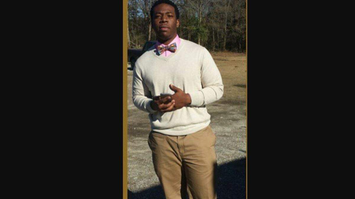 Robert Clark Jr. is described as 5’10’’ and approximately 210 pounds with black hair and brown eyes.