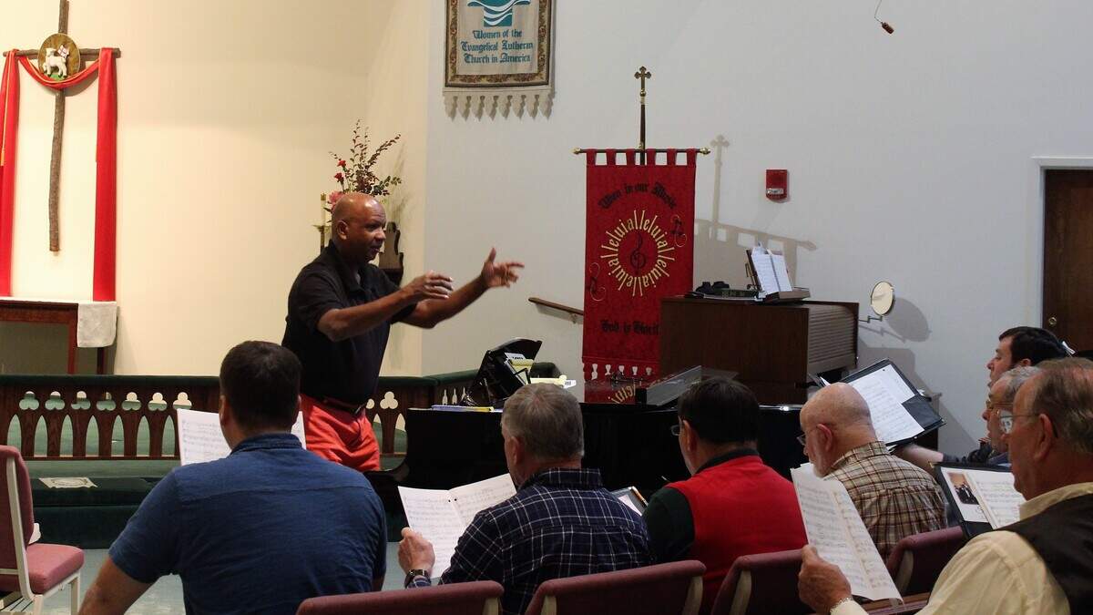 Charlie Frost conducting the Sea Island Chamber Singers practice.