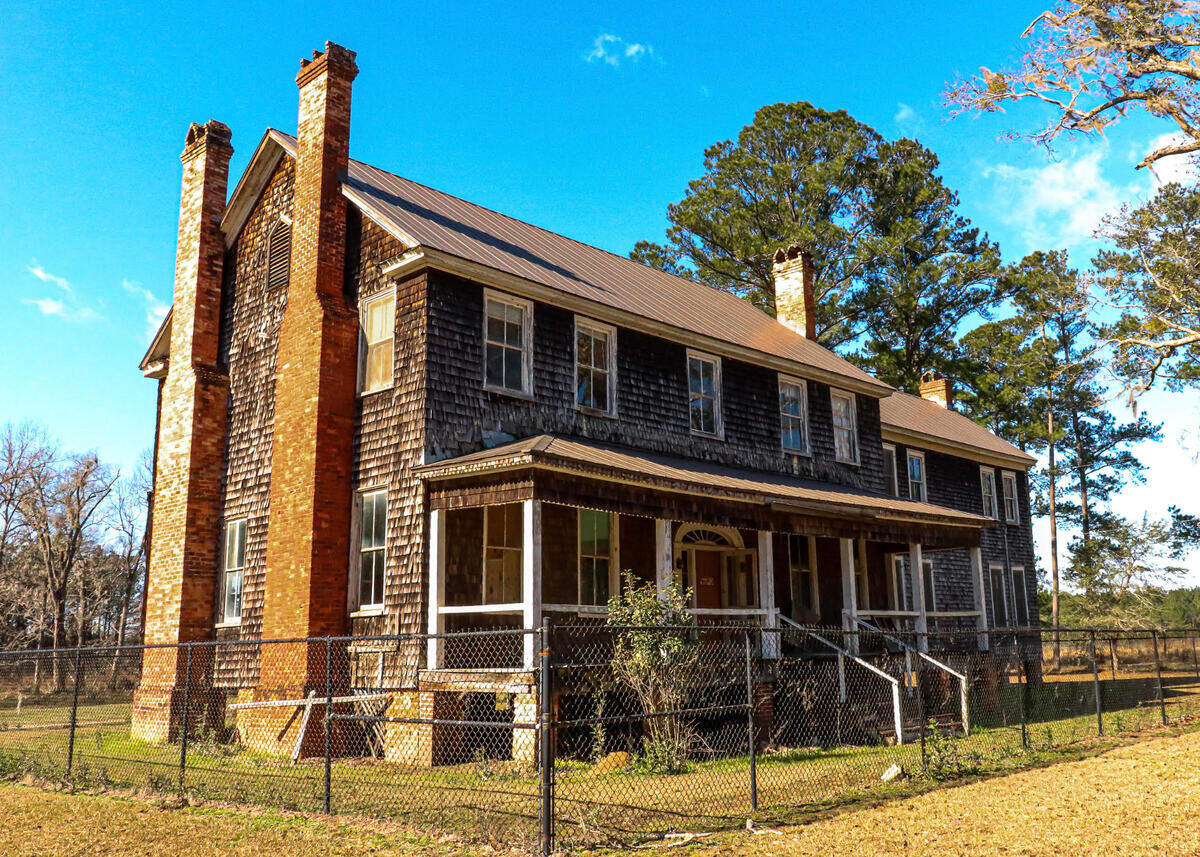 The historical centerpiece of Hamilton Ridge WMA near Garnett is an abandoned plantation house that once oversaw thousands of acres of farmland and over 100 African slaves. Built around 1830 on the old Augusta stagecoach road, it has been used variously as a house and a hunting lodge but now stands empty. The house is not open to visit but easy to find and view.