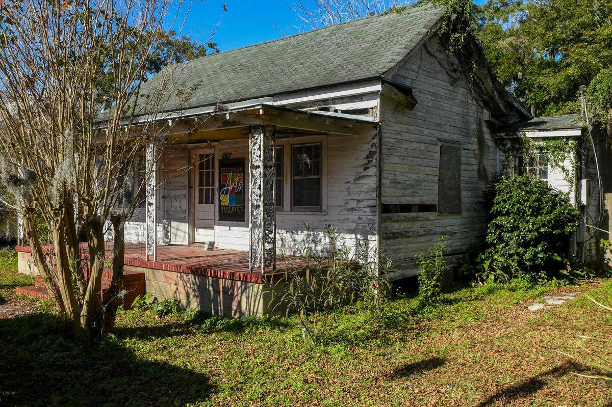 One of two structures that a developer is seeking to demolish on Duke Street in Beaufort’s historic district as photographed on Dec. 13, 2023.
