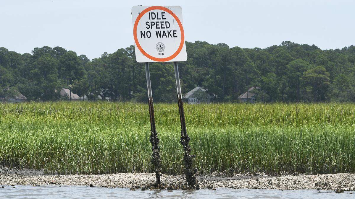 A sign alerts boaters to the no wake zone in Hilton Head’s Broad Creek.