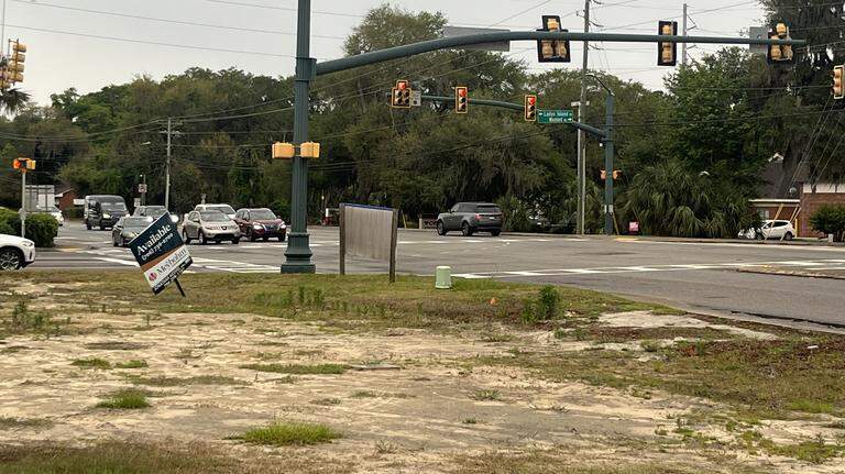 Beaufort County offers $700K for vacant Parker’s lot in Port Royal. Here’s the plan