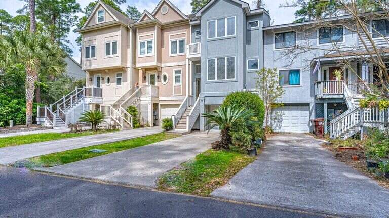This Hilton Head Island townhome has lagoon views