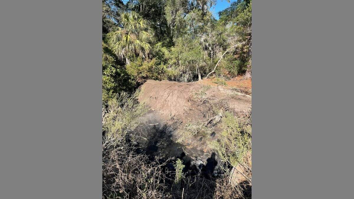 A large storm drain located above a sewage pipeline caused soil erosion and exposure of the pipe to saltwater which led to its failure.