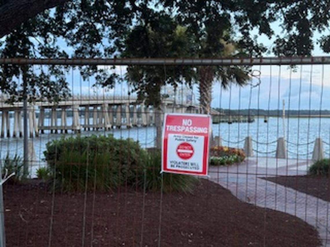 Chain link fence the city initially put up to block access to the promenade was difficult to see through in some locations and also included “no trespassing” signs.