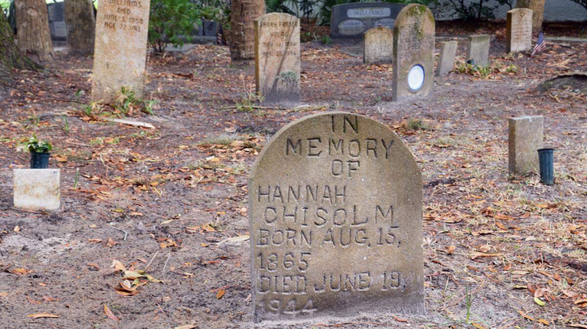 Several of the tombstones in Braddock's Point Cemetery, such as that of Hannah Chisolm, are made of hand-inscribed concrete.