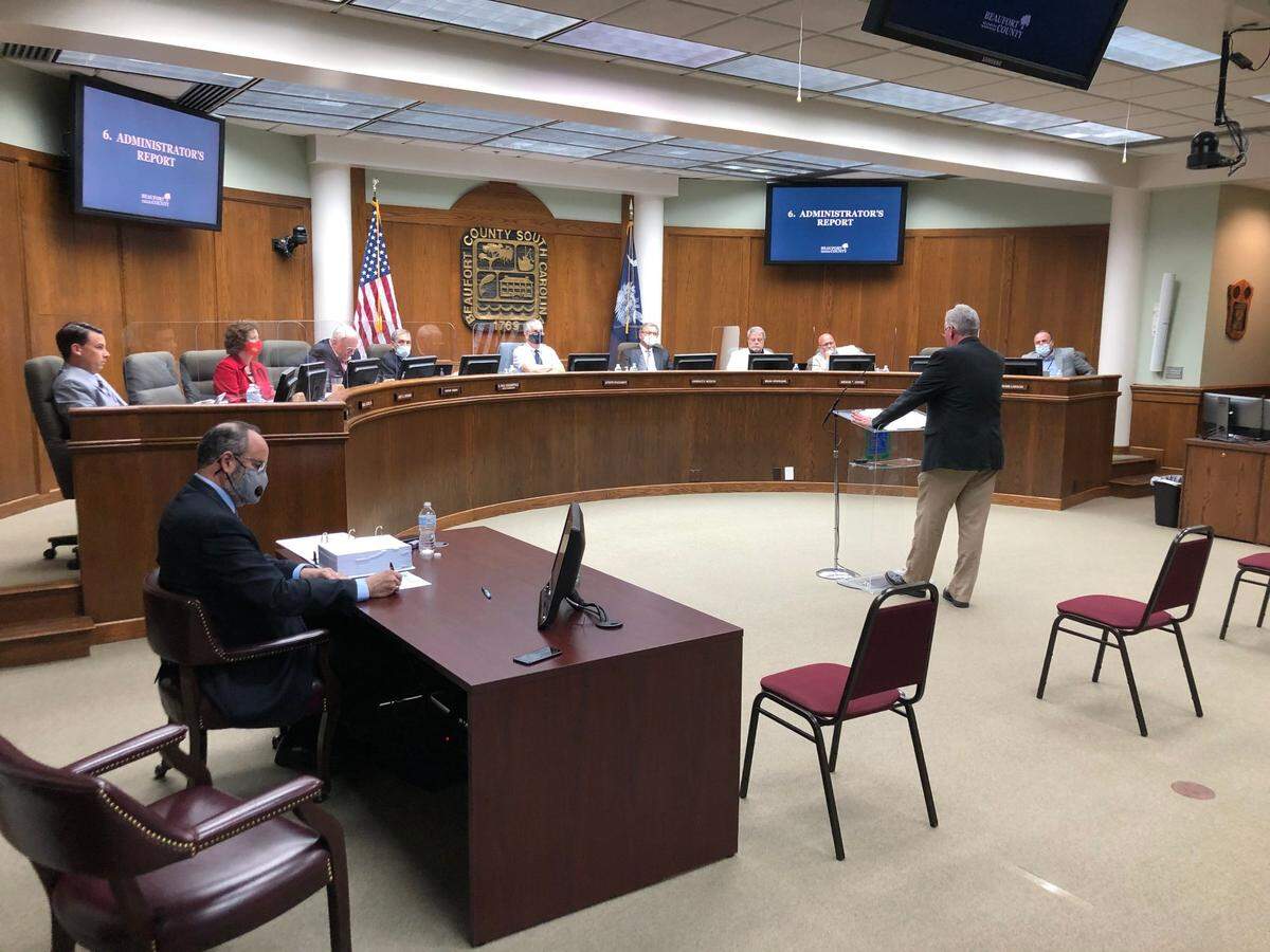 Beaufort County’ newly appointed Interim Administrator Eric Greenway presents a report to Beaufort County Council on Monday, Nov. 9.