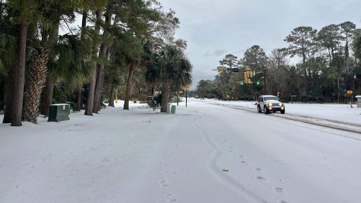 A mixture of rain that turned to sleet and then to snow hammered the Hilton Head Island area with three to five inches of snow that created dangerous driving conditions on the morning of Jan. 22, 2025 on Hilton Head.