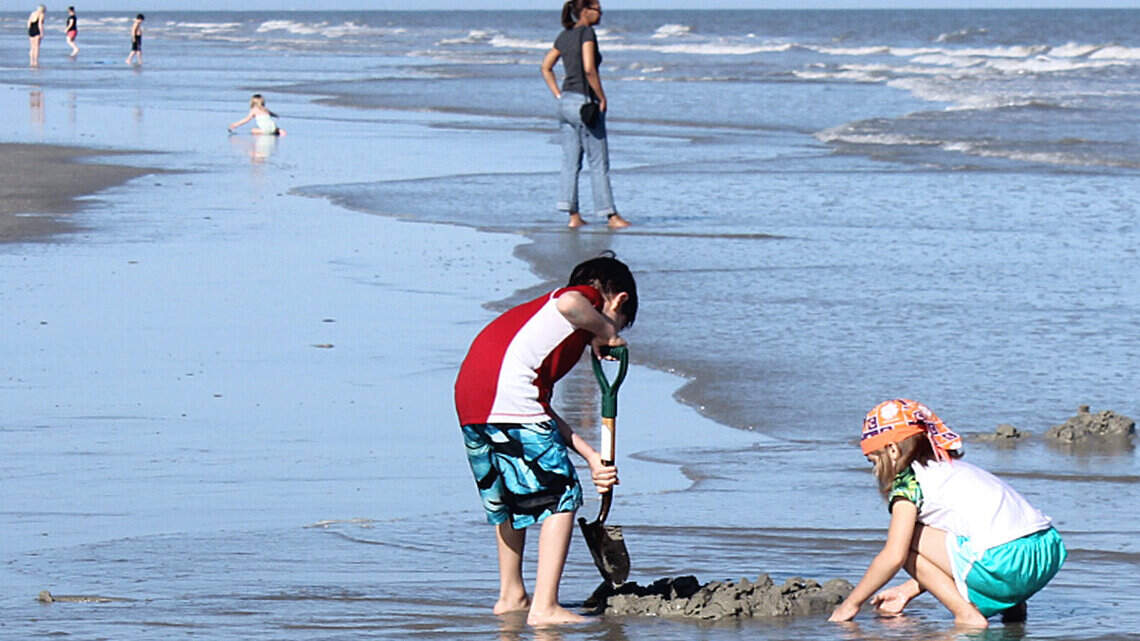 Surf’s up! King tides return to Hilton Head beaches for Memorial Day week. What to know