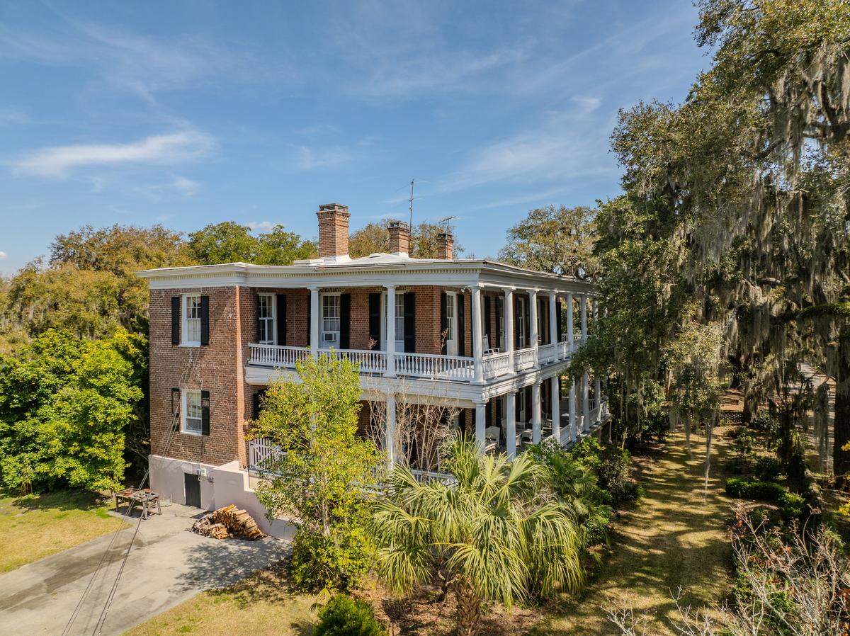 The Edward Means House at 604 Pinckney Street, is one of Beaufort’s most enduring symbols of the pre–Civil War era, and it is now on the market for $3.25 million.