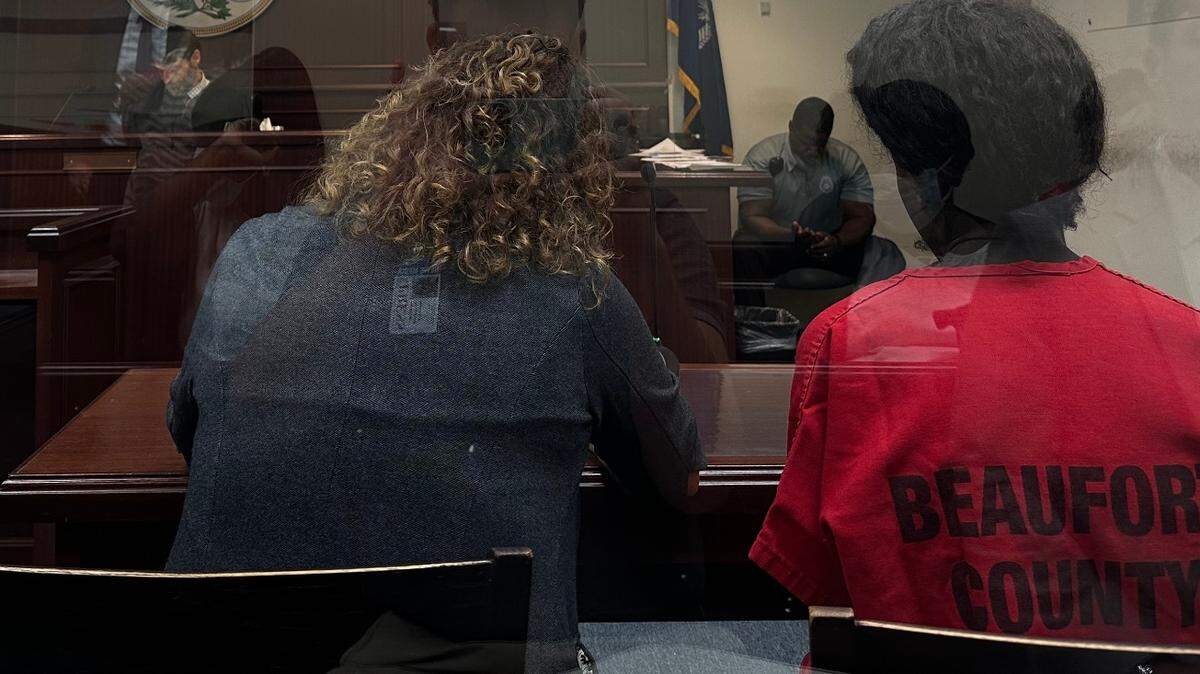 37-year-old St. Helena mother Jamie Bradley-Brun, accused of drowning her 6-year-old daughter before attempting to drown her 8-year-old, made her first court appearance Friday in the Beaufort County Detention Center courtroom. Bradley-Brun is represented by Courtney Gibbes of the 14th Circuit Public Defender’s Office, who accompanied her at the preliminary hearing.