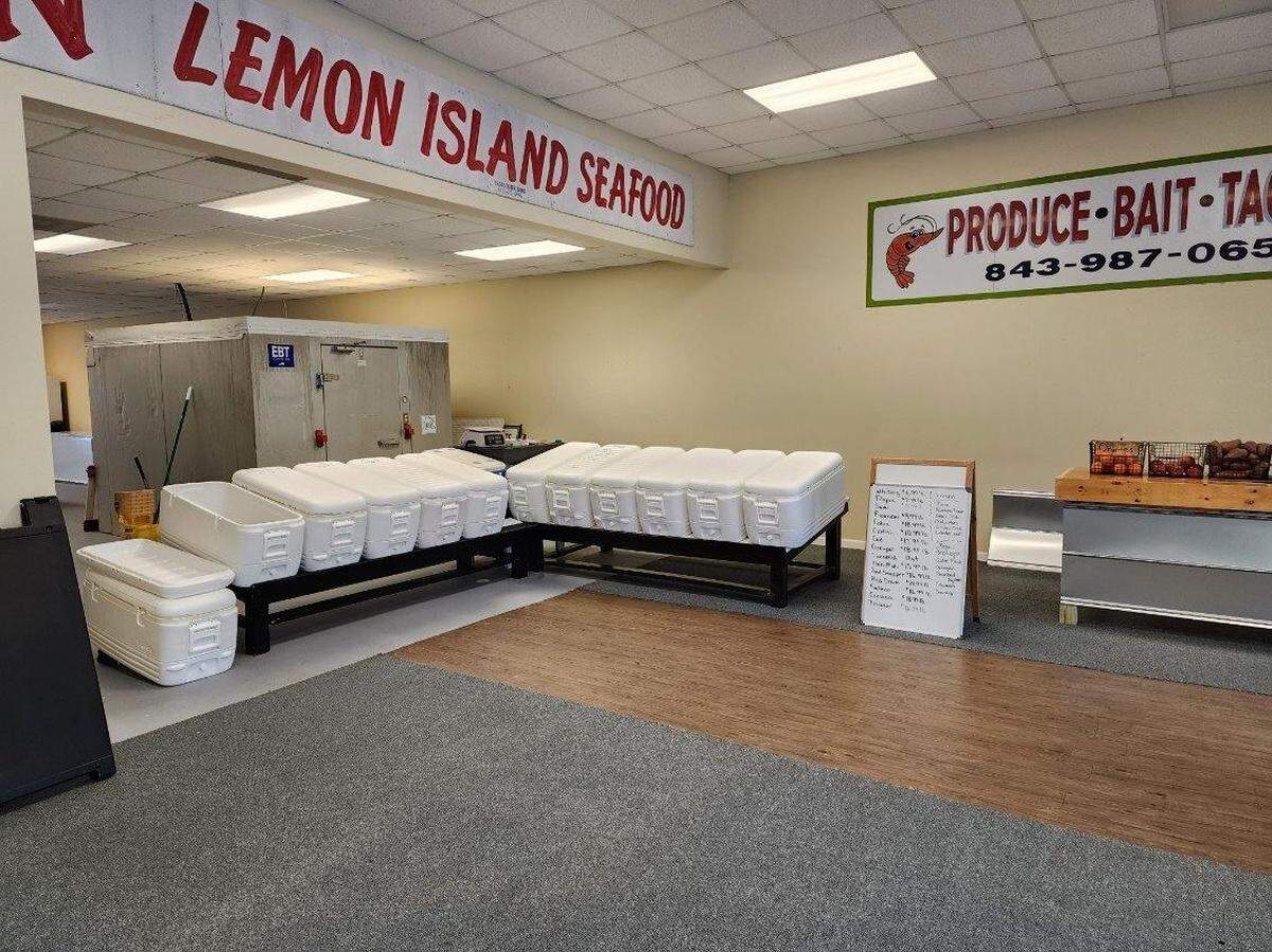 The new Lemon Island Seafood in Bluffton features its old signs from its previous location on Lemon Island.