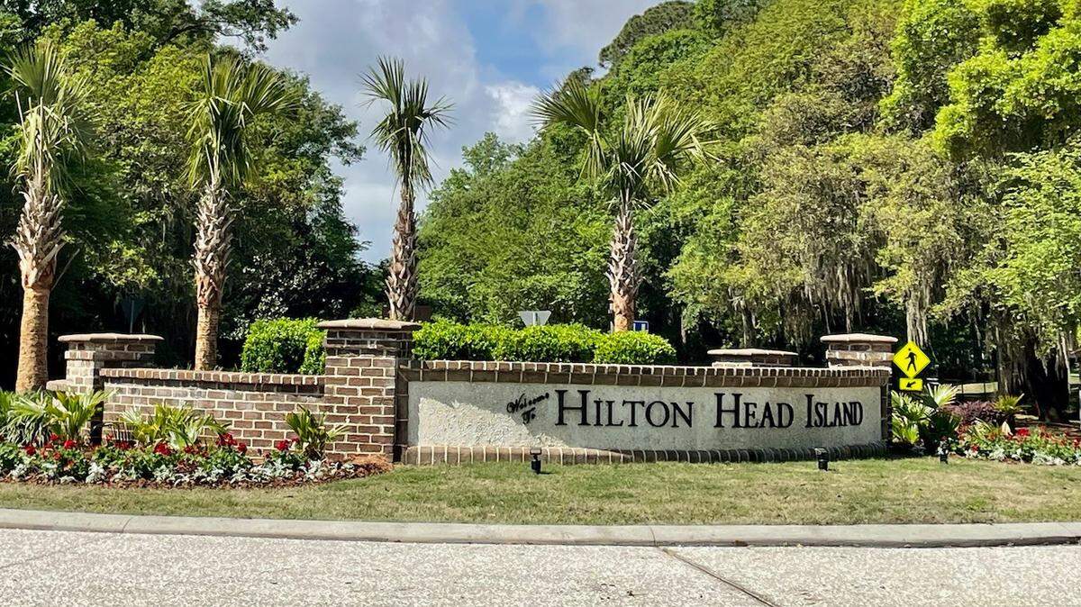 A stucco and brick sign welcomes residents and guests to Hilton Head Island