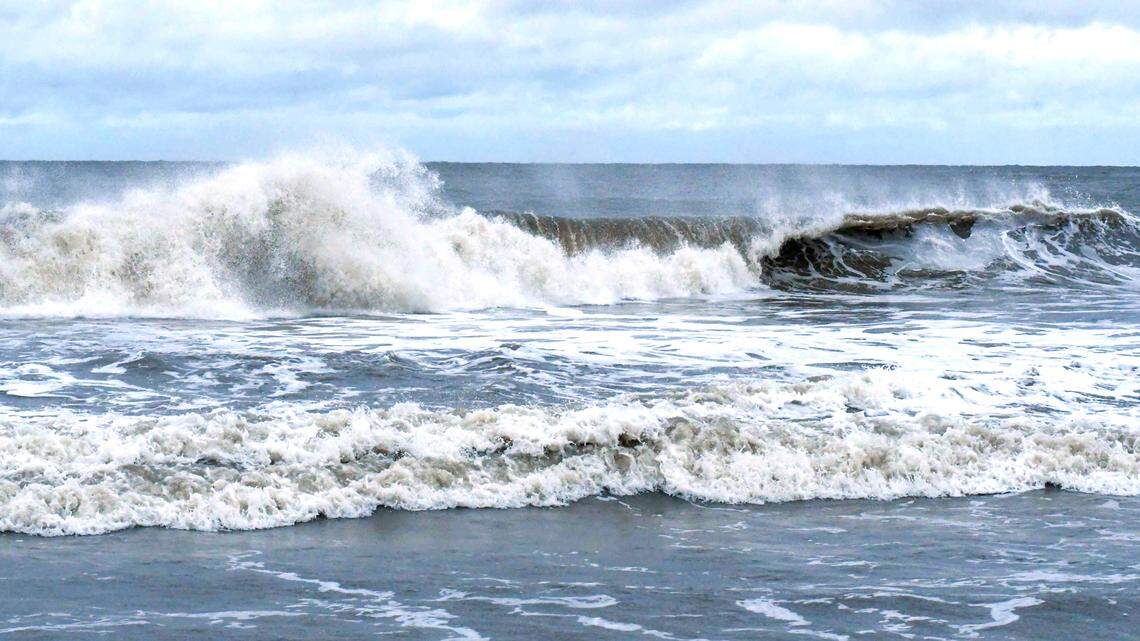 Watch Hurricane Debby roll past Hilton Head SC with these live webcams