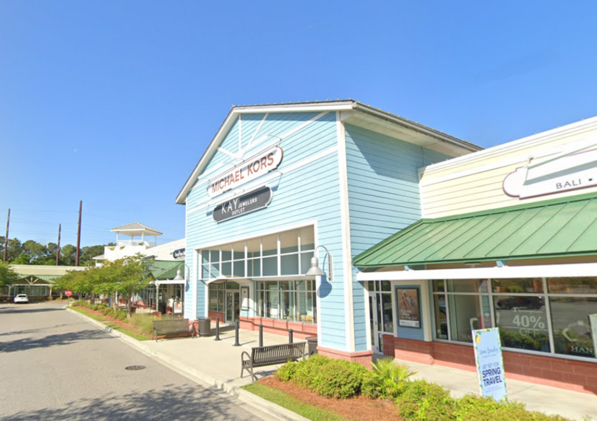 Three unidentified thieves ran off with armfuls of jewelry in a “smash-and-grab” burglary at the Kay Jewelers in the Bluffton-area Tanger Outlets shopping mall on Jan. 29, 2025, according to the Beaufort County Sheriff’s Office.