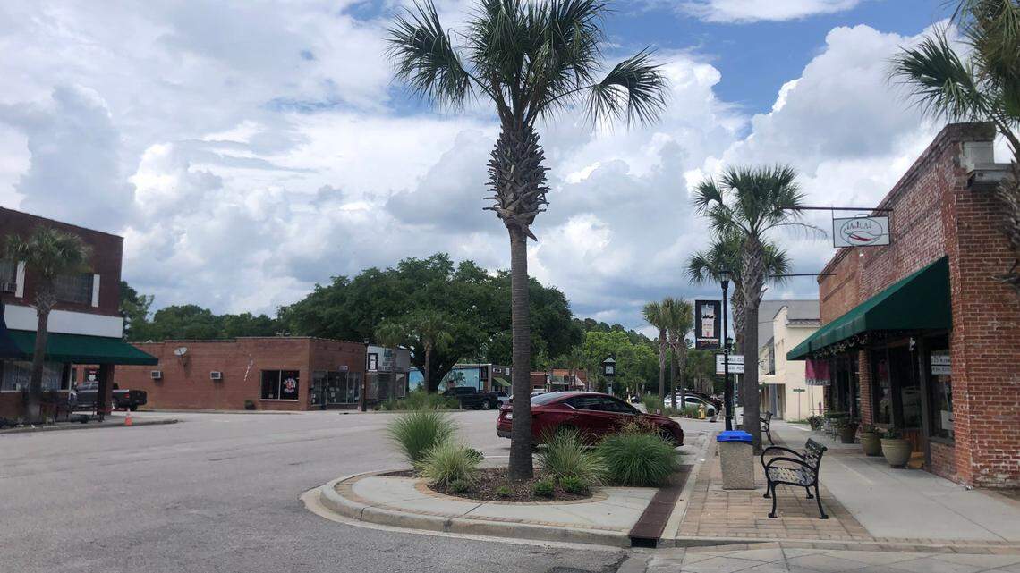 No vigil, no memorials: An unsettled SC town reacts quietly to Murdaugh shootings
