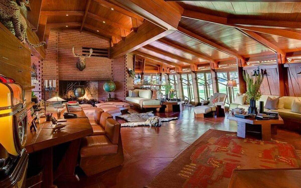 The home at Auldbrass Plantation was designed by architect Frank Lloyd Wright and owned by film producer Joel Silver.