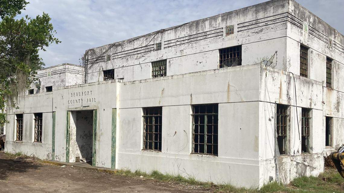 Spend a night in the slammer? Old county jail to be converted to condos by next summer