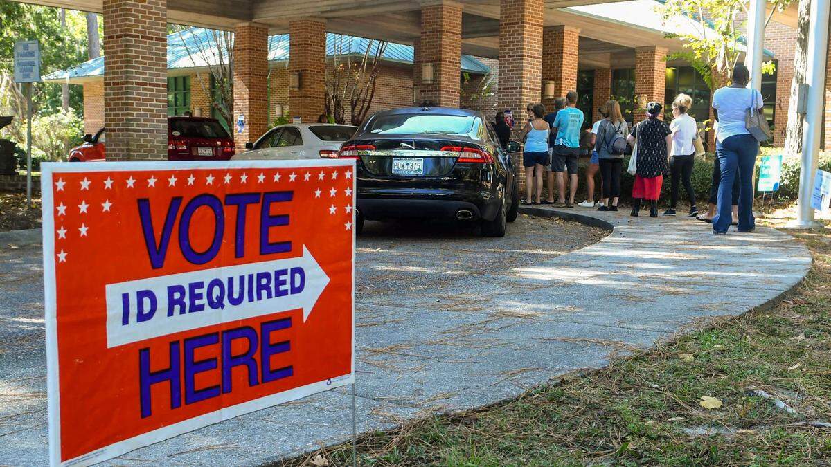 Three precincts, one temporary at Hilton Head Island Library, caused spillover to the shaded sidewalk outside of the library’s entrance on Nov. 8, 2022, on Hilton Head Island.