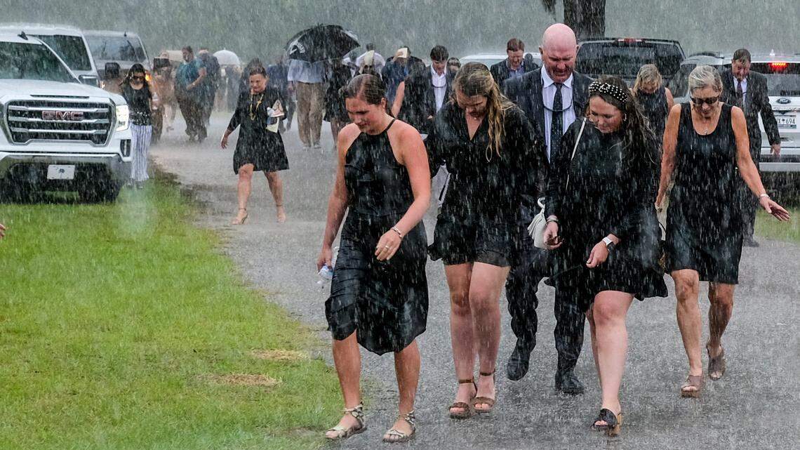 Hot weather brings EMTs to Murdaugh funeral; heavy rain draws service to quick close