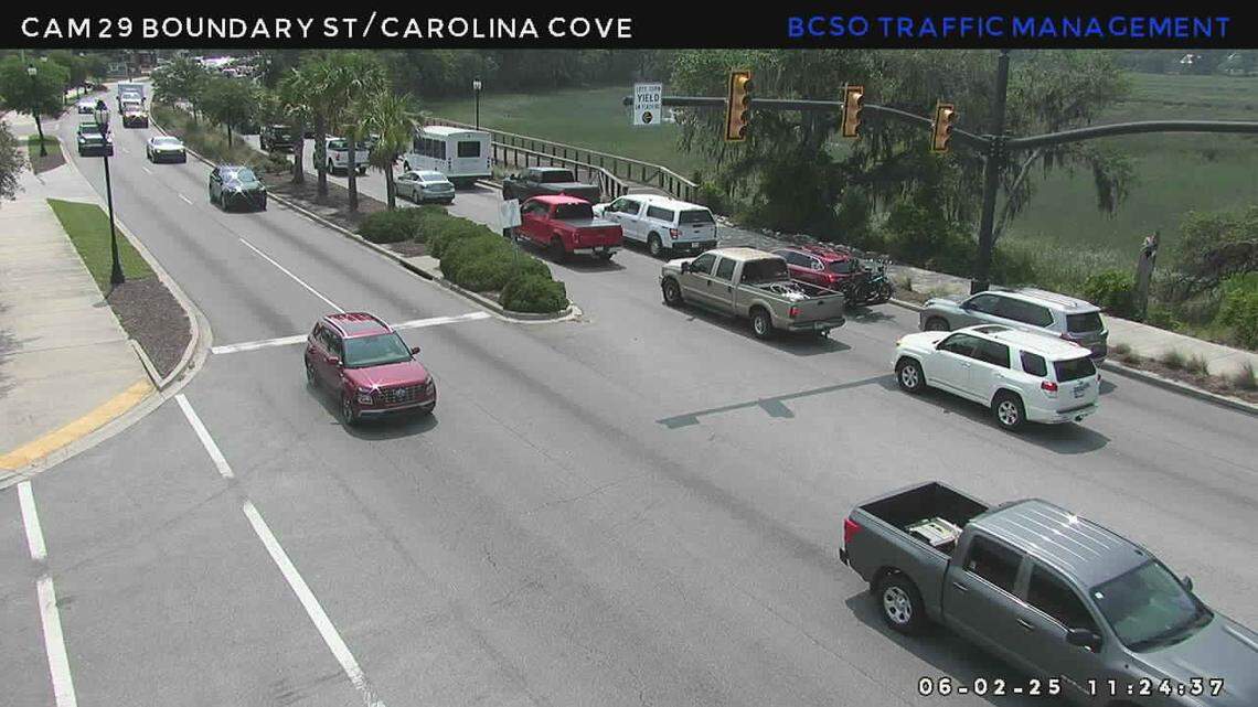 Sinkhole has Monday morning traffic backed up at busy Beaufort intersection