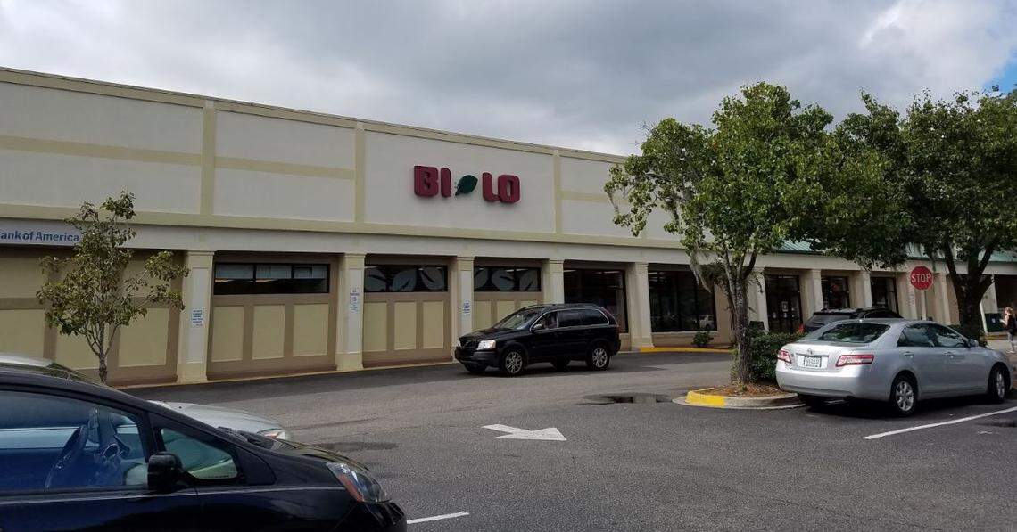 The Bi-Lo within Hilton Head’s Port Royal Plaza is closing its doors on or before July 1. The store is the second major retailer to leave the plaza.
