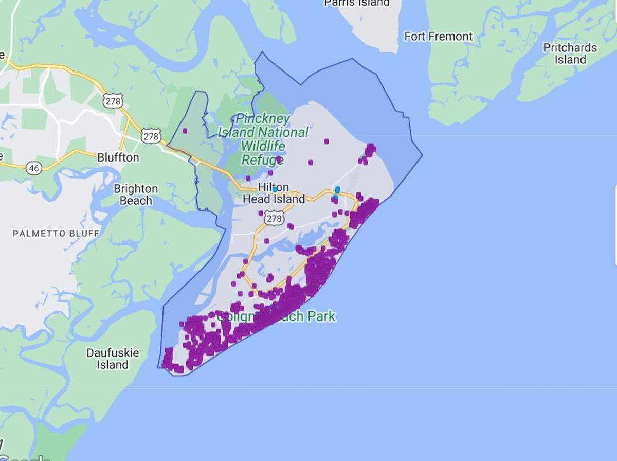 A map displaying the locations of short-term rentals on Hilton Head Island, indicated by purple markers, as of October 2022. The map is limited to displaying 2,000 rentals simultaneously according to AirDNA, but over 7,000 are active on Hilton Head Island.