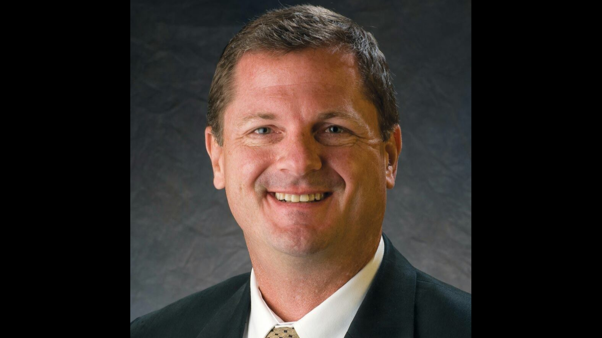 Hilton Head resident Alan Perry filed to run for mayor on Wednesday.