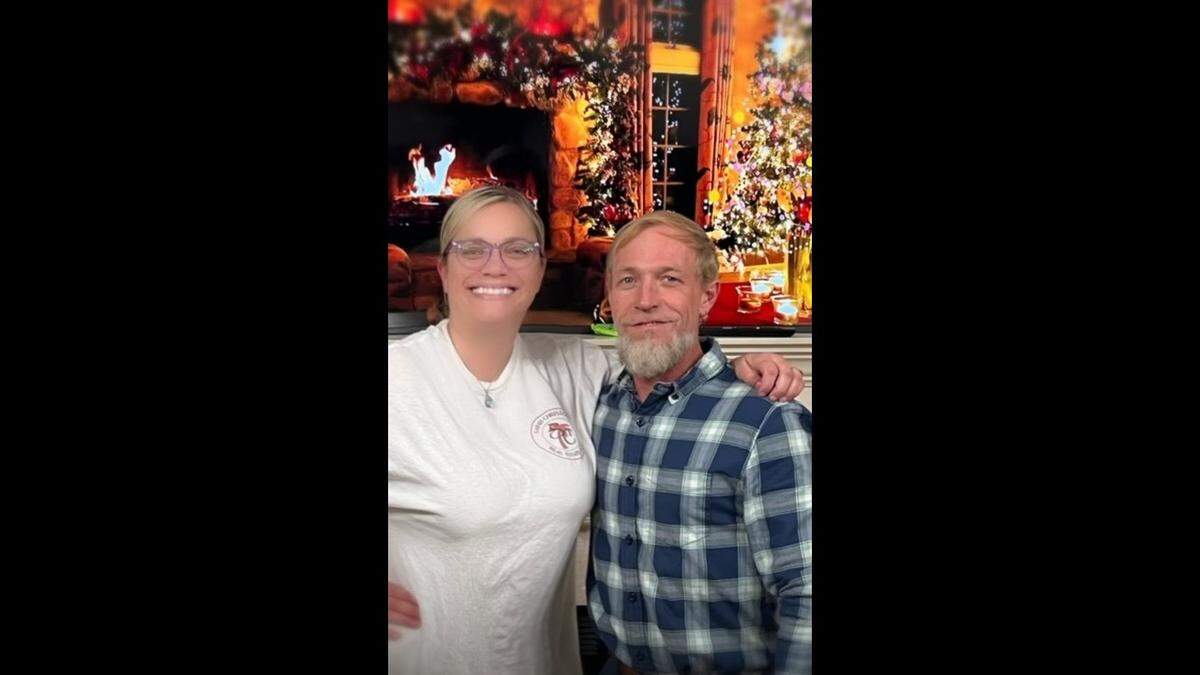 Sarah Christofek and David Clifton, who are brother and sister, grew up in the Beaufort area. They remodeled a building that once house 4 Island Pizza and opened GG’s Restaurant and Bar.