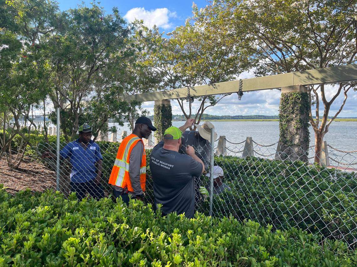 Beaufort public works employees erect a fence along the city’s promenade Monday morning. The city is closing it because structural problems with the relieving platform underneath it have been found. 