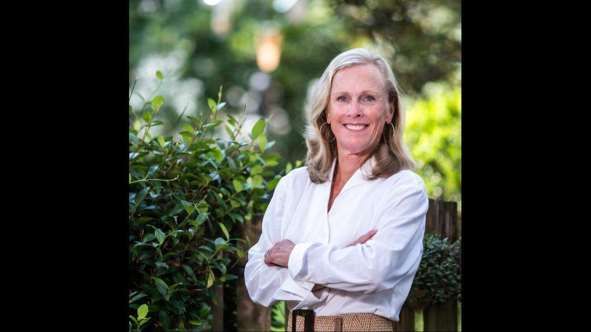 Julie Crenshaw is running for Beaufort City Council.