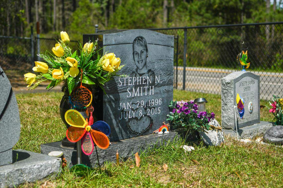 The headstone of Stephen Smith as seen on Wednesday, March 29, 2023 at Gooding Cemetery in Hampton County, S.C. Stephens death, initially ruled a hit and run, has now been ruled a suspected murder by the South Carolina Law Enforcement Division. Stephen’s mother Sandy Smith raised money to have her son’s remains exhumed on March 31 for an “independent exhumation, autopsy and investigation”.