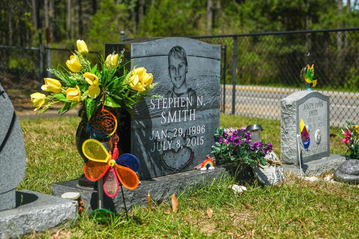 The headstone of Stephen Smith as seen on Wednesday, March 29, 2023 at Gooding Cemetery in Hampton County, S.C. Stephens death, initially ruled a hit and run, has now been ruled a suspected murder by the South Carolina Law Enforcement Division. Stephen’s mother Sandy Smith raised money to have her son’s remains exhumed on March 31 for an “independent exhumation, autopsy and investigation”.  
