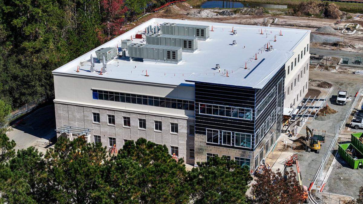 Construction continues on Medical University of South Carolina Health’s Bluffton Medical Pavilion on Nov. 6, 2025, located near Buckwalter and Bluffton parkways in greater Bluffton.
